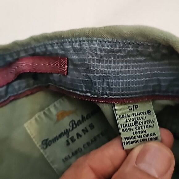 Tommy Bahama size small olive green button down in good condition! - Picture 8 of 9